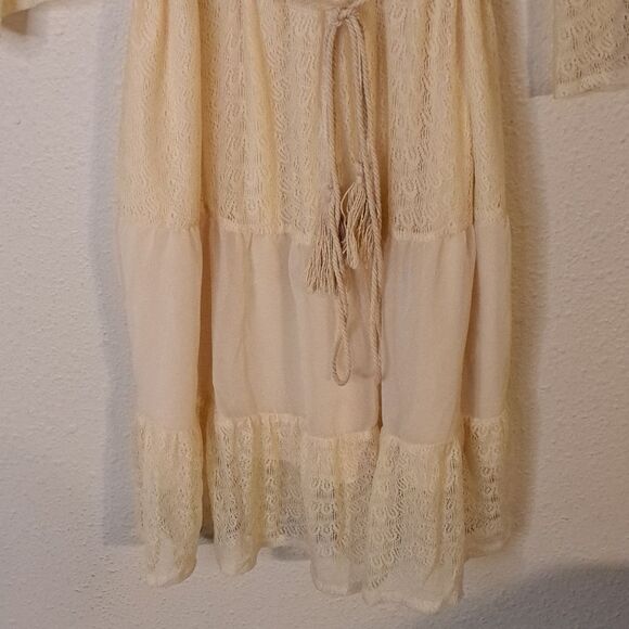 Blu Pepper Cream Lace Dress with Belt size small - Picture 3 of 7